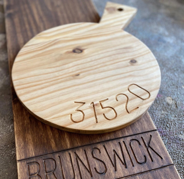 Custom Engraved Round
Charcuterie Board